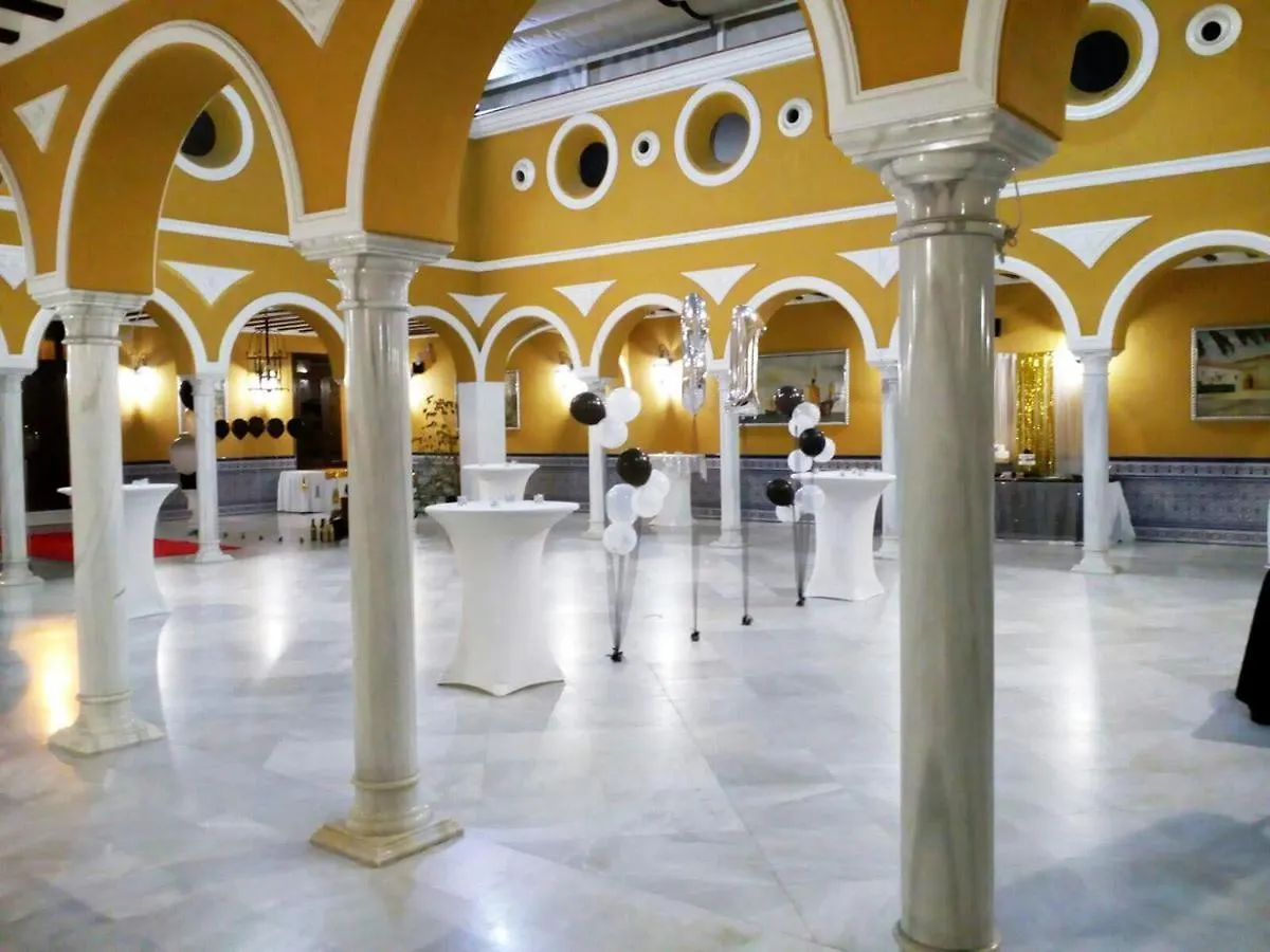 Hotel Puerto De Palos 팔로스 델 라 프론테라 2*,